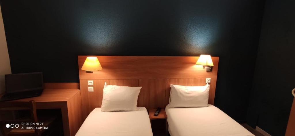 Postel nebo postele na pokoji v ubytování Glisy Hôtel