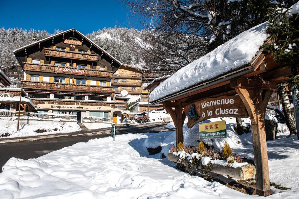 Nespecifikovaný výhled na hory nebo výhled na hory při pohledu z hotelu