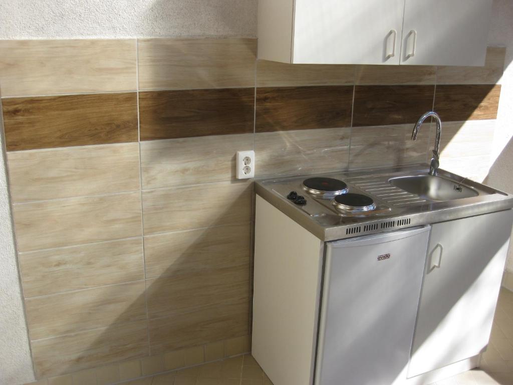 Kuchyňa alebo kuchynka v ubytovaní Parti Apartman