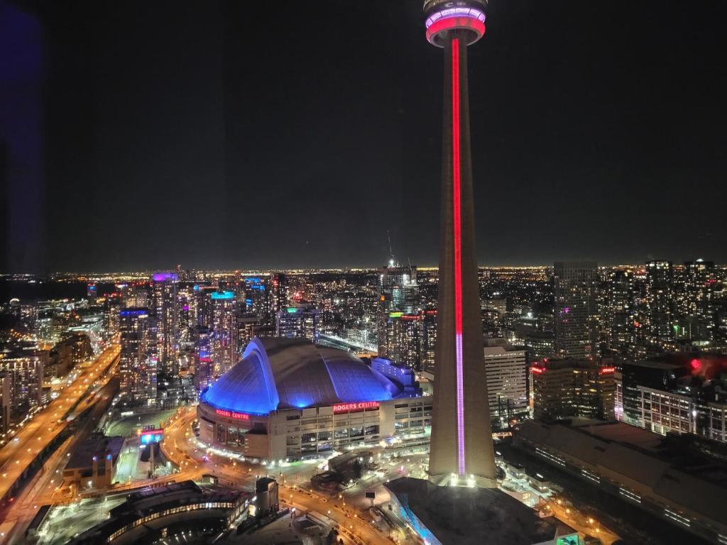 Galeriebild der Unterkunft Two BD CN Tower and Lake Ontario View in Toronto