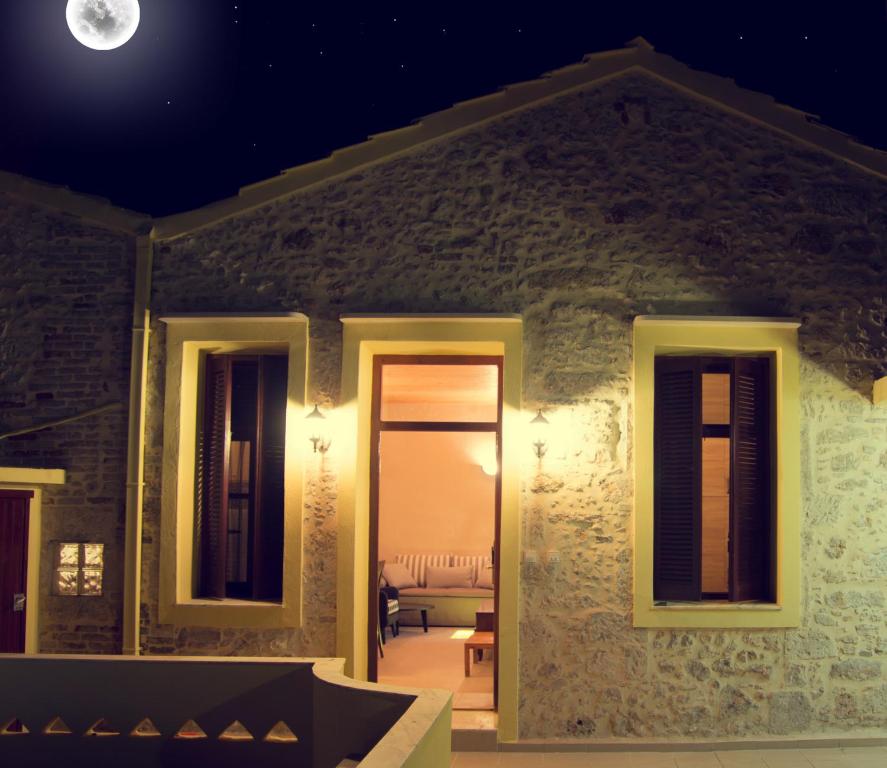 Porto Enetiko Suites - 11