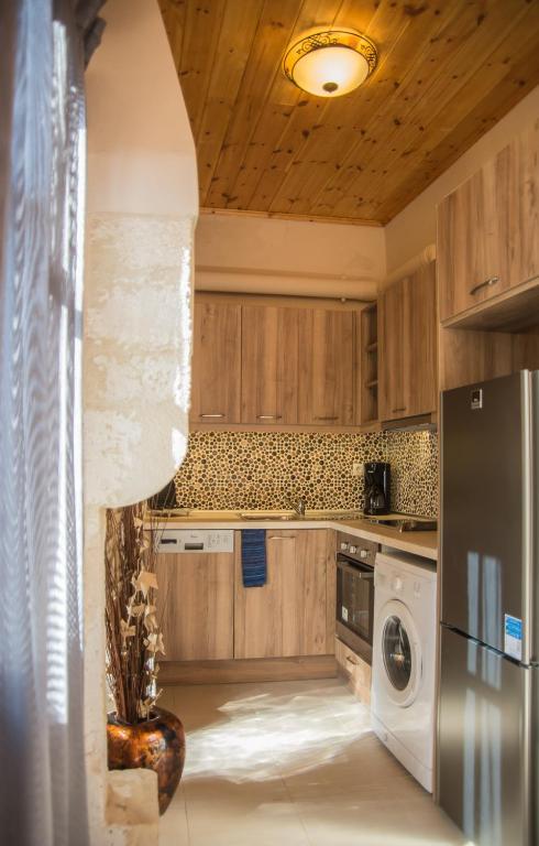 Porto Enetiko Suites - 7