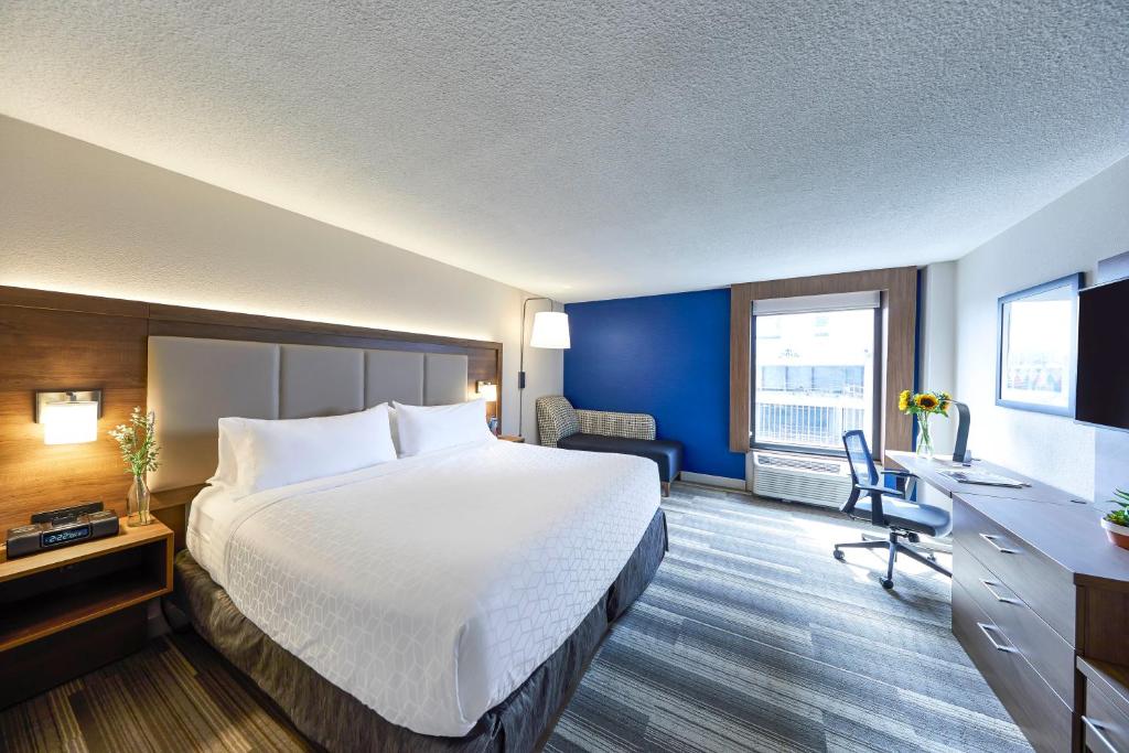 Holiday Inn Express Nashville-Downtown - Broadway, an IHG Hotel - King Suite Met 1 Slaapkamer