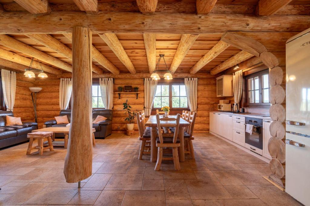 Posezení v ubytování Apartmány Srub Výtoňka Lipno