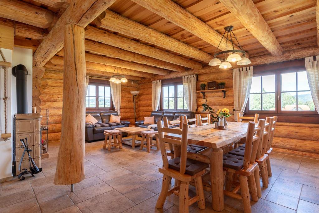 Posezení v ubytování Apartmány Srub Výtoňka Lipno