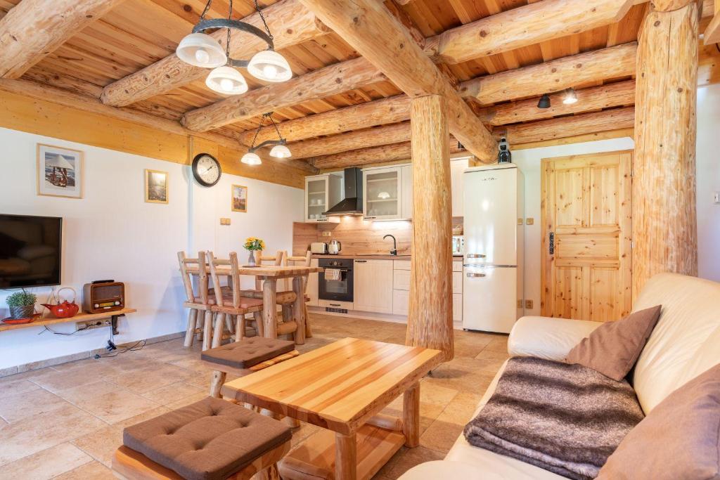 Kuchyň nebo kuchyňský kout v ubytování Apartmány Srub Výtoňka Lipno