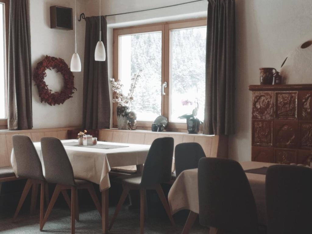 Istumisnurk majutusasutuses Das Lindtal - Appartements