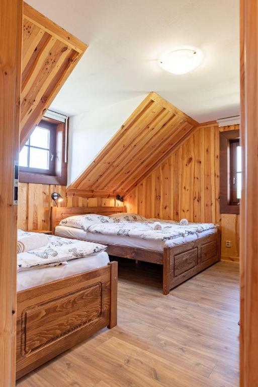 Postel nebo postele na pokoji v ubytování Apartmány Srub Výtoňka Lipno