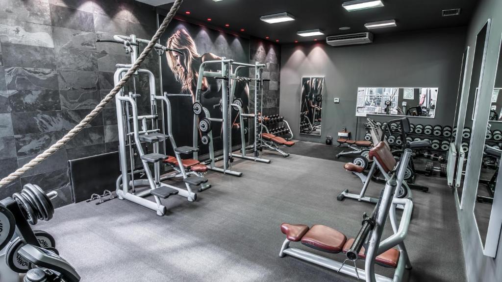 Fitness centrum a/nebo fitness zařízení v ubytování Volcano Spa Hotel