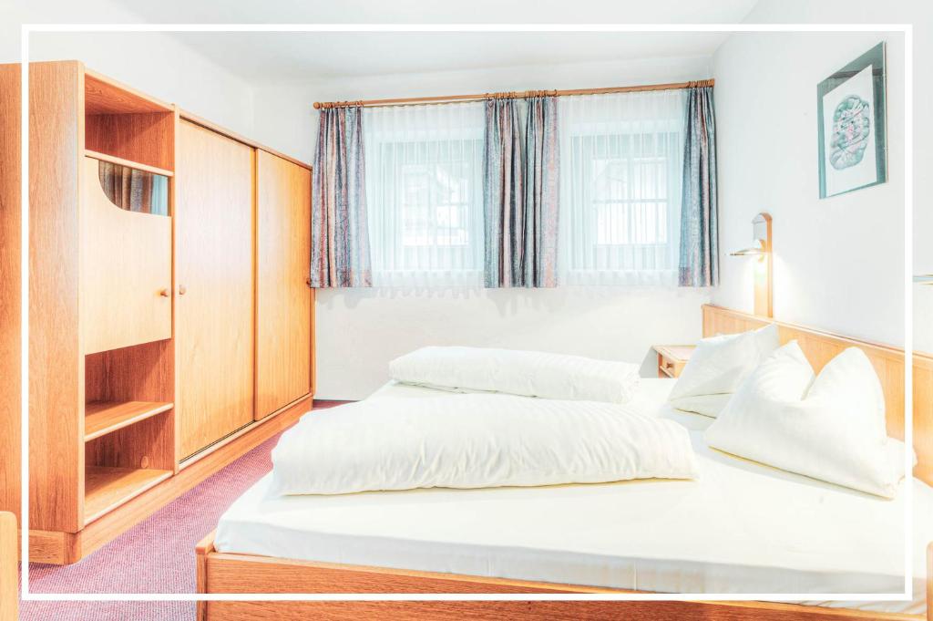 Postel nebo postele na pokoji v ubytování Gutshof - Urlaubsresort Hafele