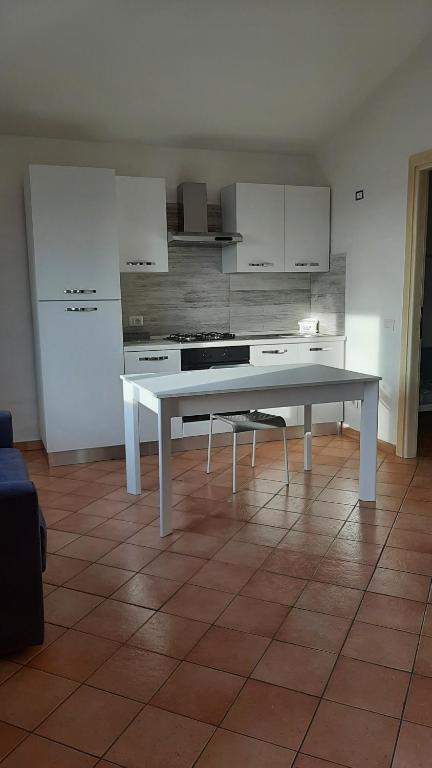 Kuchyň nebo kuchyňský kout v ubytování Appartamento Residence Mirice Vignola mare Aglientu casa Mattia