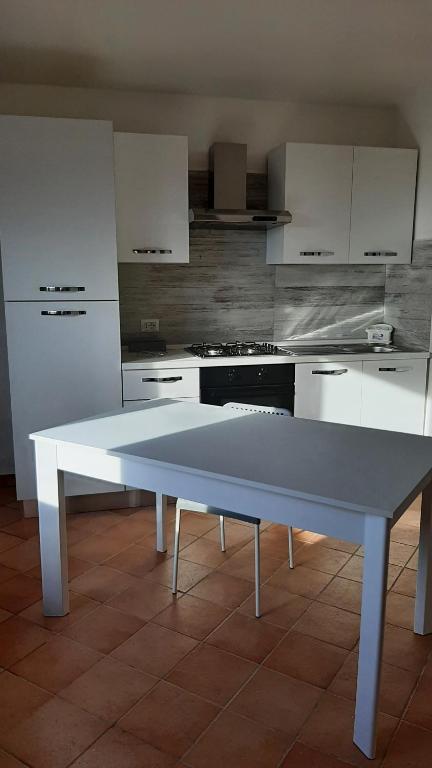 Kuchyň nebo kuchyňský kout v ubytování Appartamento Residence Mirice Vignola mare Aglientu casa Mattia
