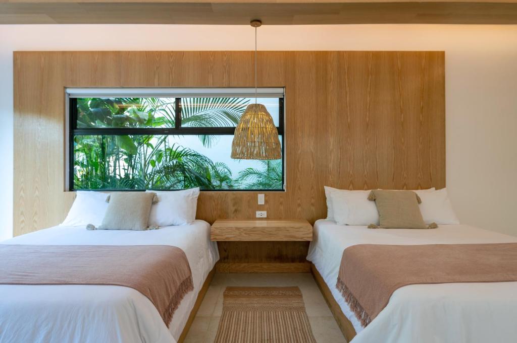 Postel nebo postele na pokoji v ubytování Mayan Monkey Tulum - Social Hotel