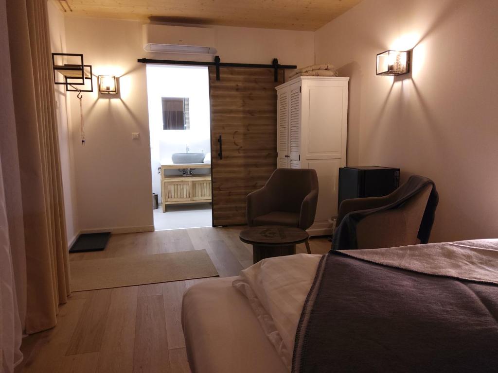 Posedenie v ubytovaní Zimmerei - Landgasthaus Karlo