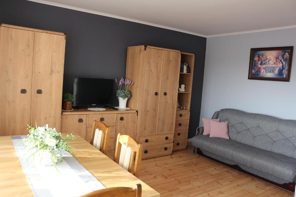 a living room with a table and a couch at Apartament 2-pokojowy in Ustka