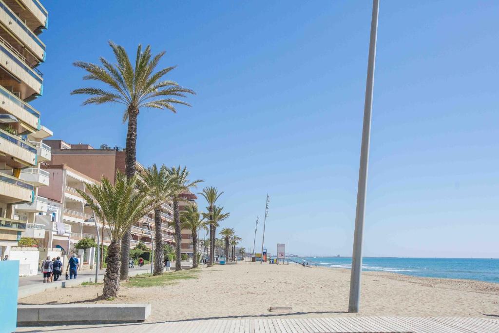 Casa Arnau, a pie de playa. Calafell beach, Calafell ...