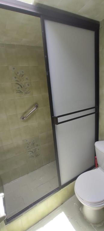 Koupelna v ubytování Casa con piscina privada Girardot