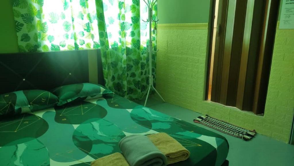 TV a/nebo společenská místnost v ubytování NY TROPICAL BACKPACKERS