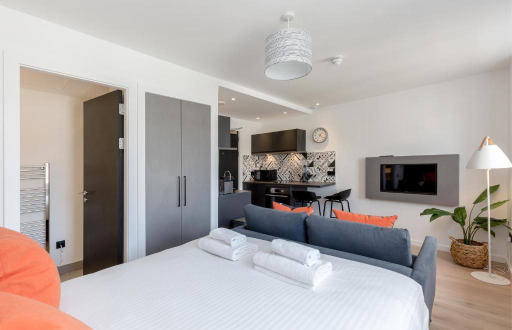 Destiny Scotland Market Street Apartments - Studio With City View