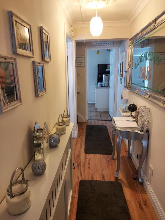 Kuchyň nebo kuchyňský kout v ubytování LegenDerry B&B