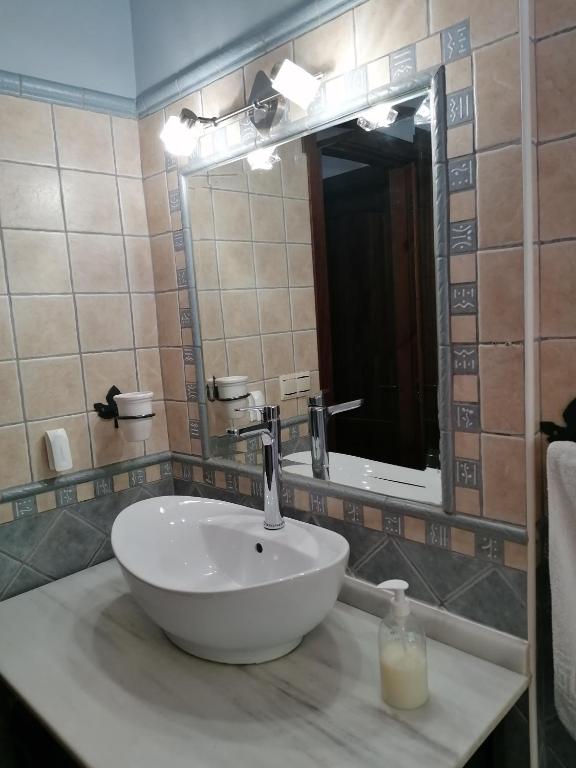 Koupelna v ubytování Entrecuevas