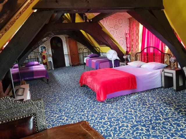 Postel nebo postele na pokoji v ubytování Hotel Mozart