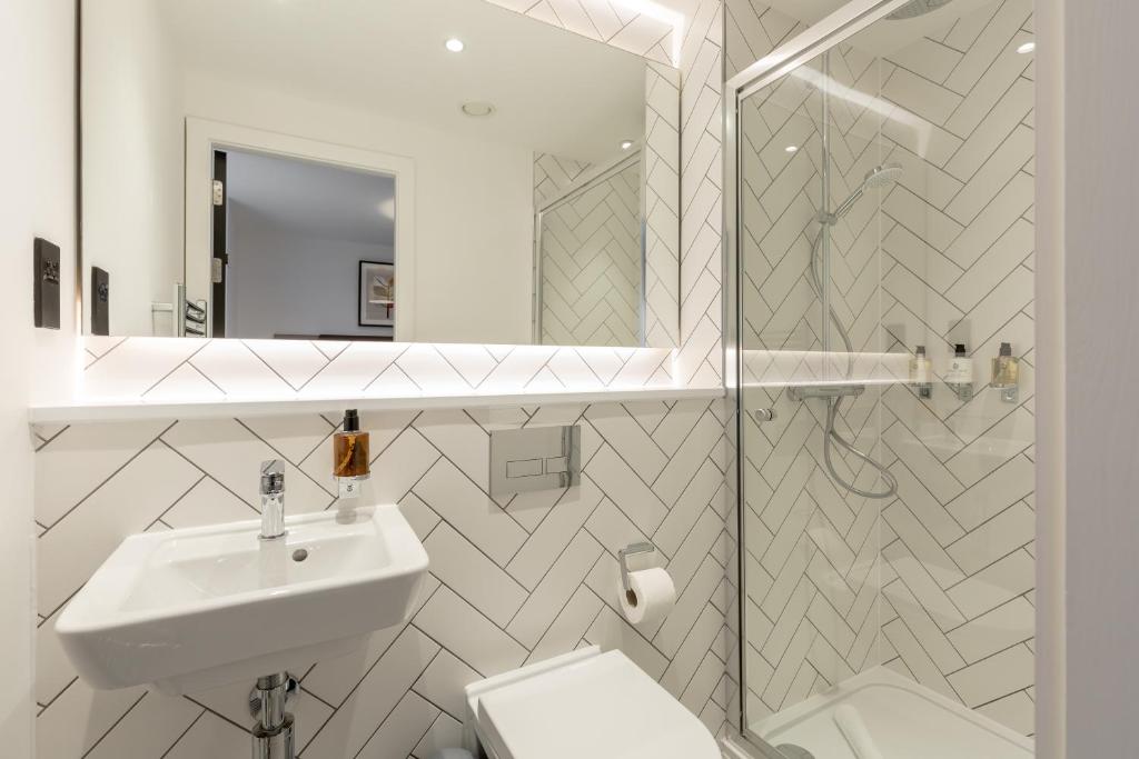 Destiny Scotland Market Street Apartments - Two-Bedroom Apartment With City View