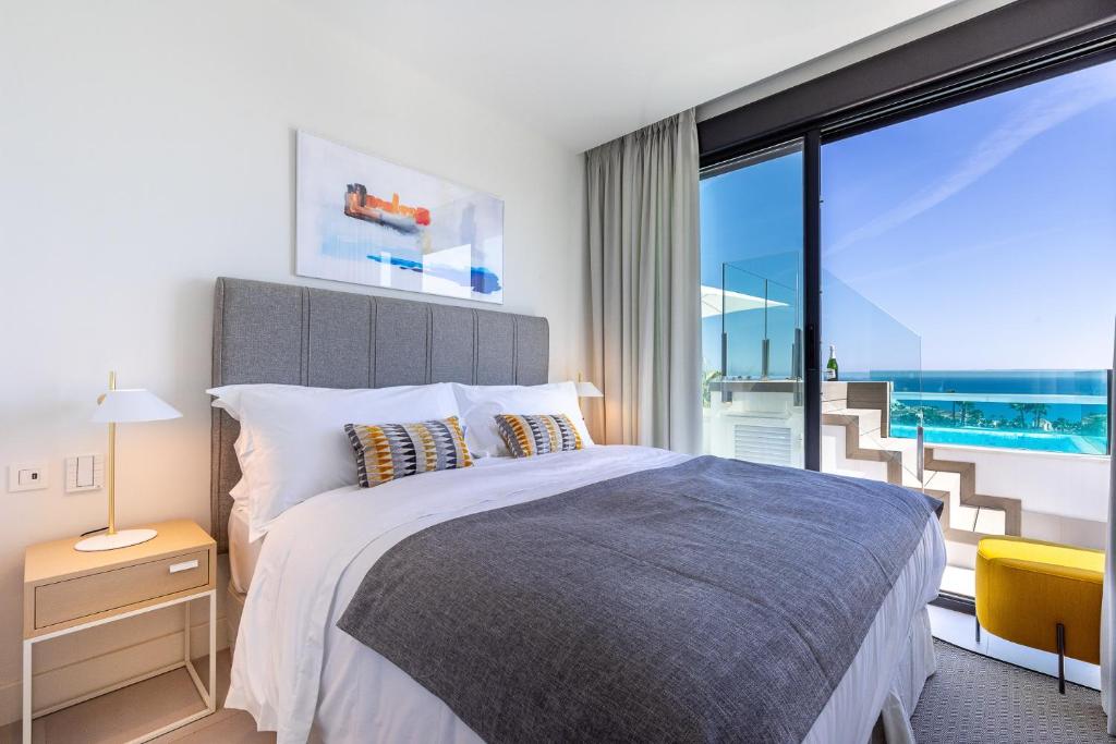 Luxury High End - Santa Barbara Heights II CLC - Privat ...