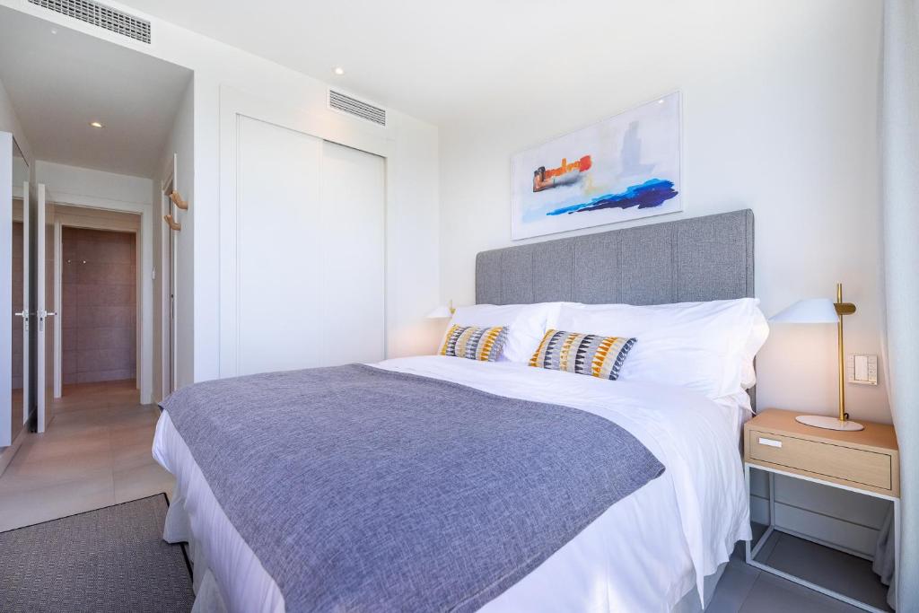 Posteľ alebo postele v izbe v ubytovaní Luxury High End - Santa Barbara Heights II CLC - Privat plunge pool, Fitness, Sauna