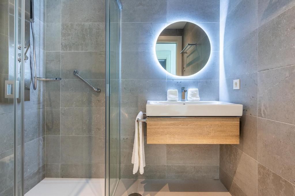 Kúpeľňa v ubytovaní Luxury High End - Santa Barbara Heights II CLC - Privat plunge pool, Fitness, Sauna