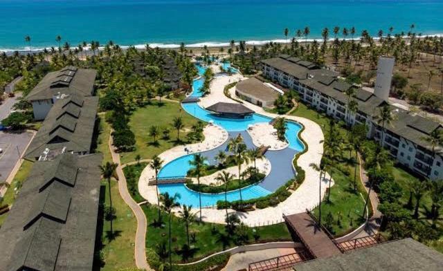 an aerial view of a resort with a river at Beach Class Muro Alto in Porto De Galinhas