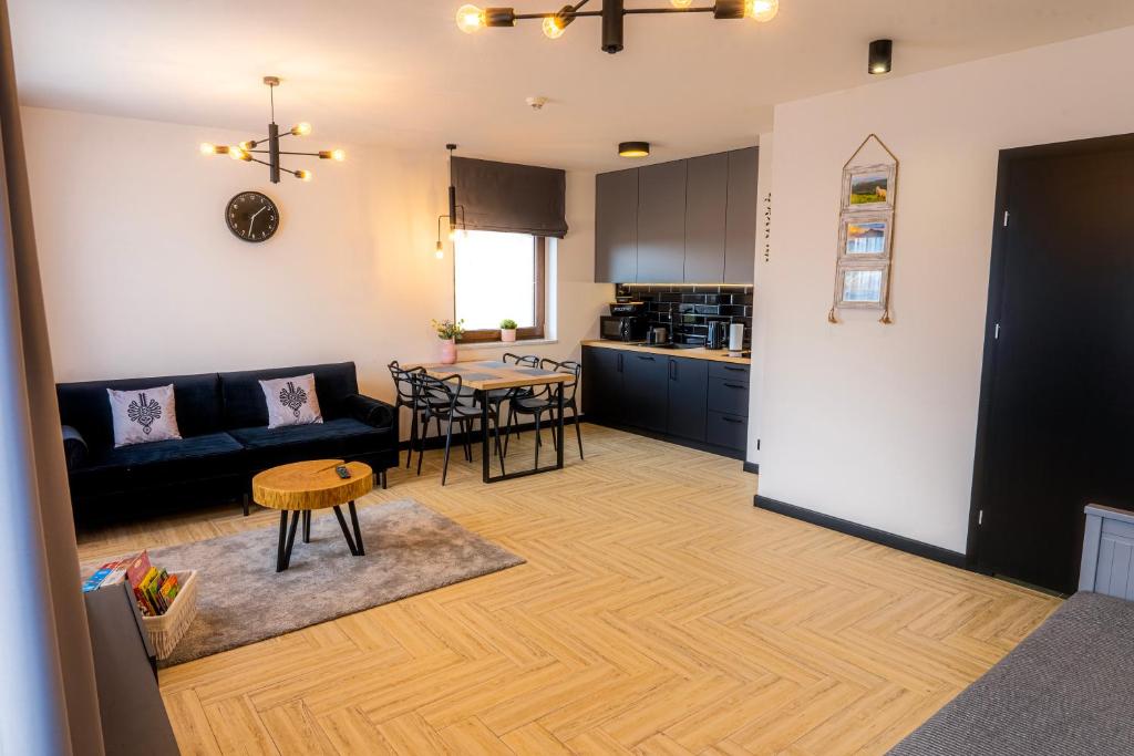 Kuchyňa alebo kuchynka v ubytovaní Apartament w Kluszkowcach nad Jeziorem Czorsztyńskim