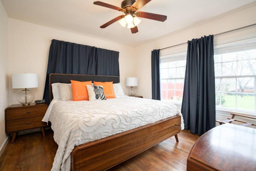 a bedroom with a bed and a ceiling fan at The Harby House - Close to U of H, Downtown, Stadiums, Med Center in Houston