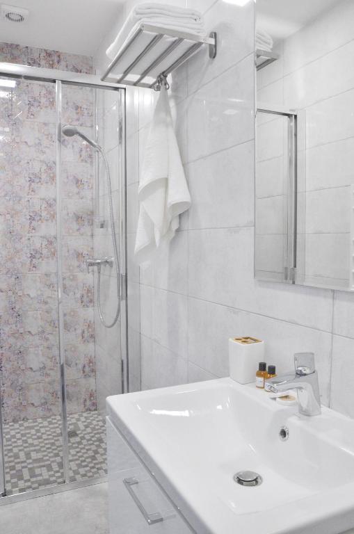 Tip Tap Guest House - Twin Room With Private Bathroom