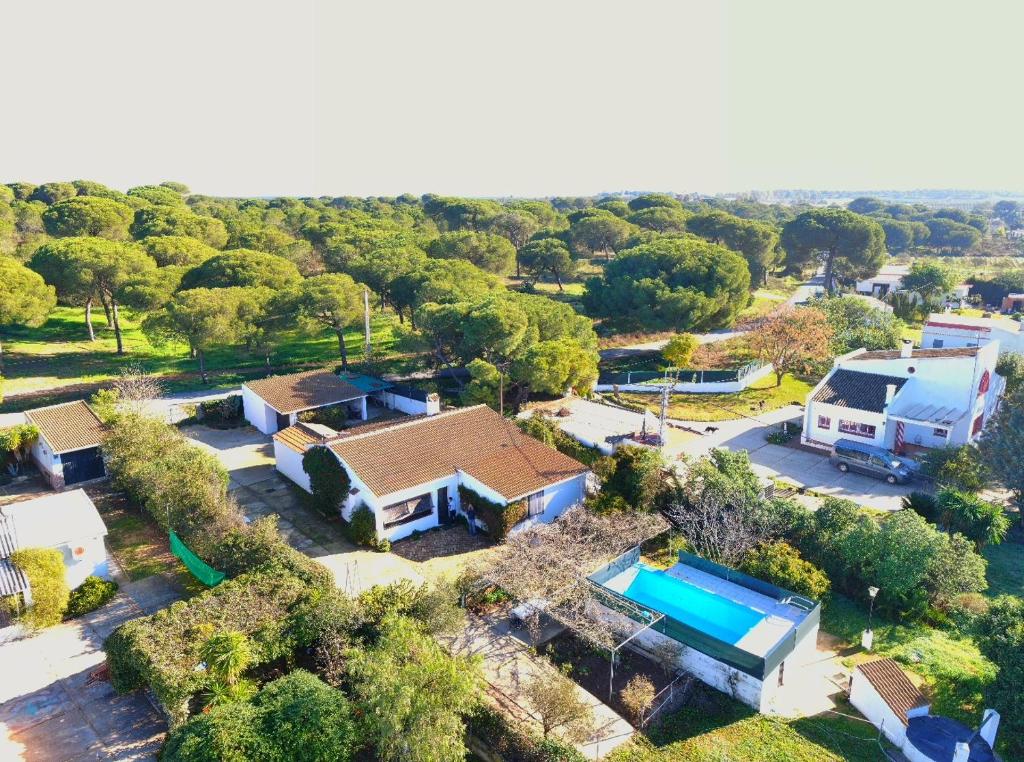 Bazén v ubytovaní EL ALFOLI. CASA RURAL CERCA DEL MAR alebo v jeho blízkosti