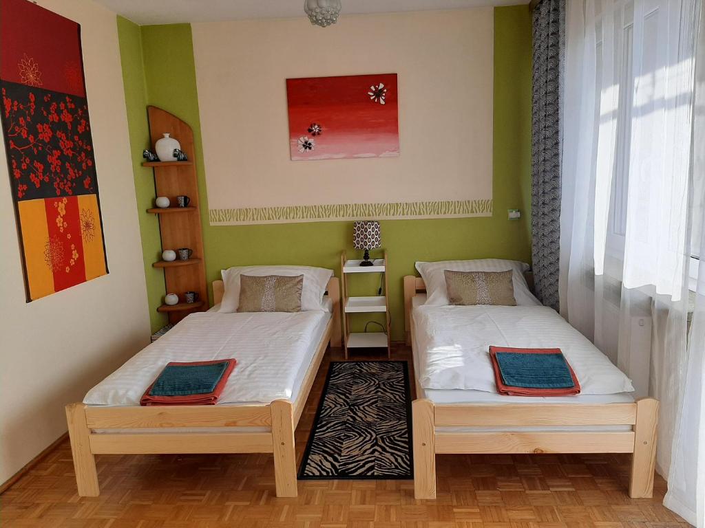 Кровать или кровати в номере Noclegi Grota