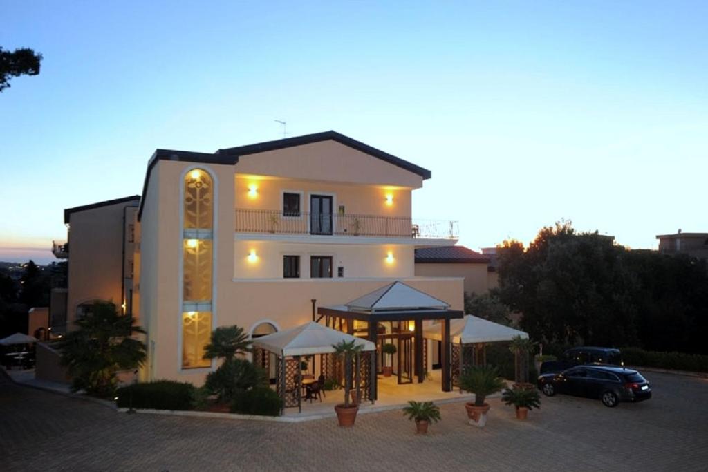 Budynek, w którym mieści się hotel