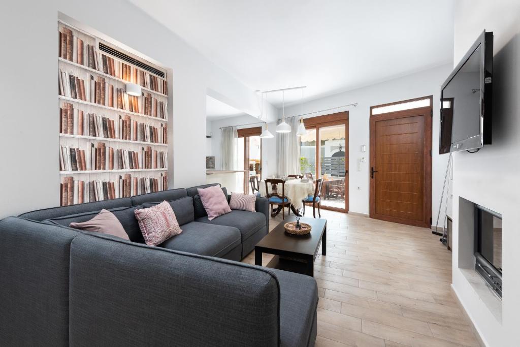 TV a/nebo společenská místnost v ubytování Ritas Modern In-City House