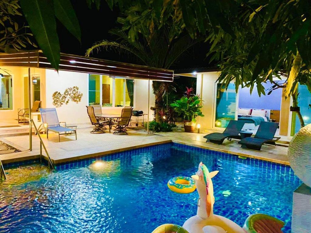 Pool Villa House Pattaya Tailandia Ban Huai Yai