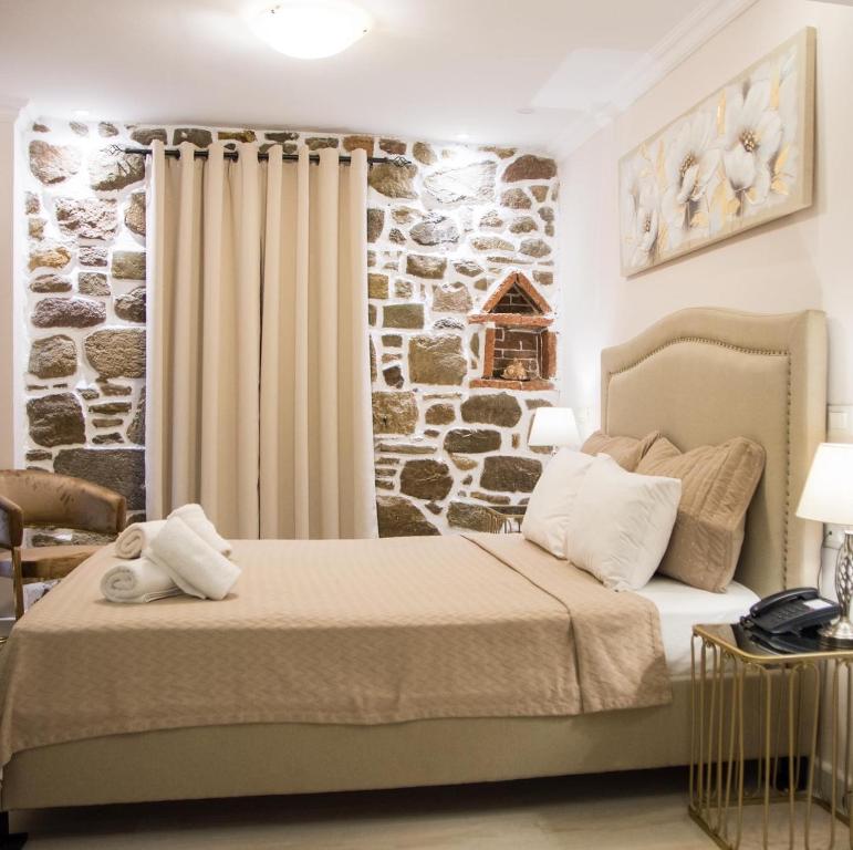 Postel nebo postele na pokoji v ubytování Arxontiko Hotel