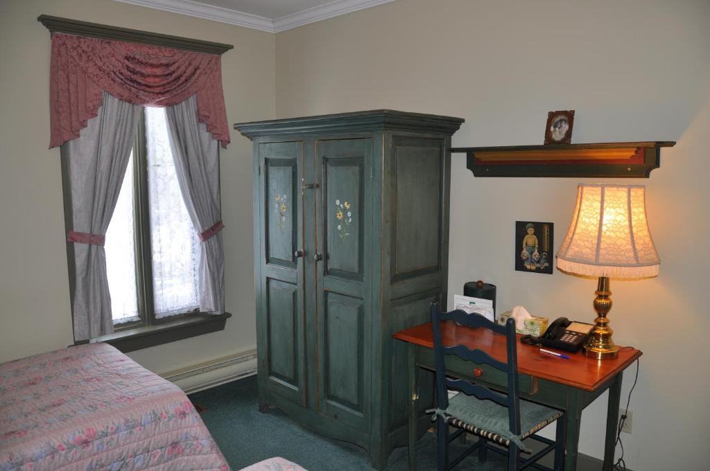 Postel nebo postele na pokoji v ubytování Auberge Lakeview Inn