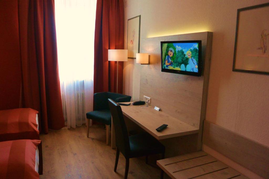 TV a/nebo společenská místnost v ubytování Hotel Schlee