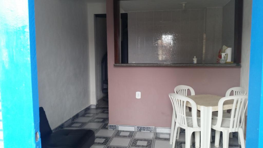  Casa frente para o mar de Costa Azul em Rio das Ostras