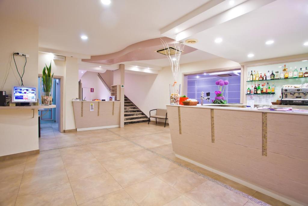 TV a/nebo společenská místnost v ubytování Hotel Thea