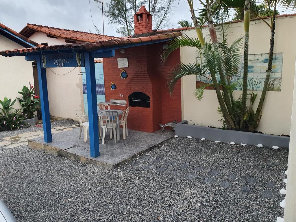  Casa frente para o mar de Costa Azul em Rio das Ostras