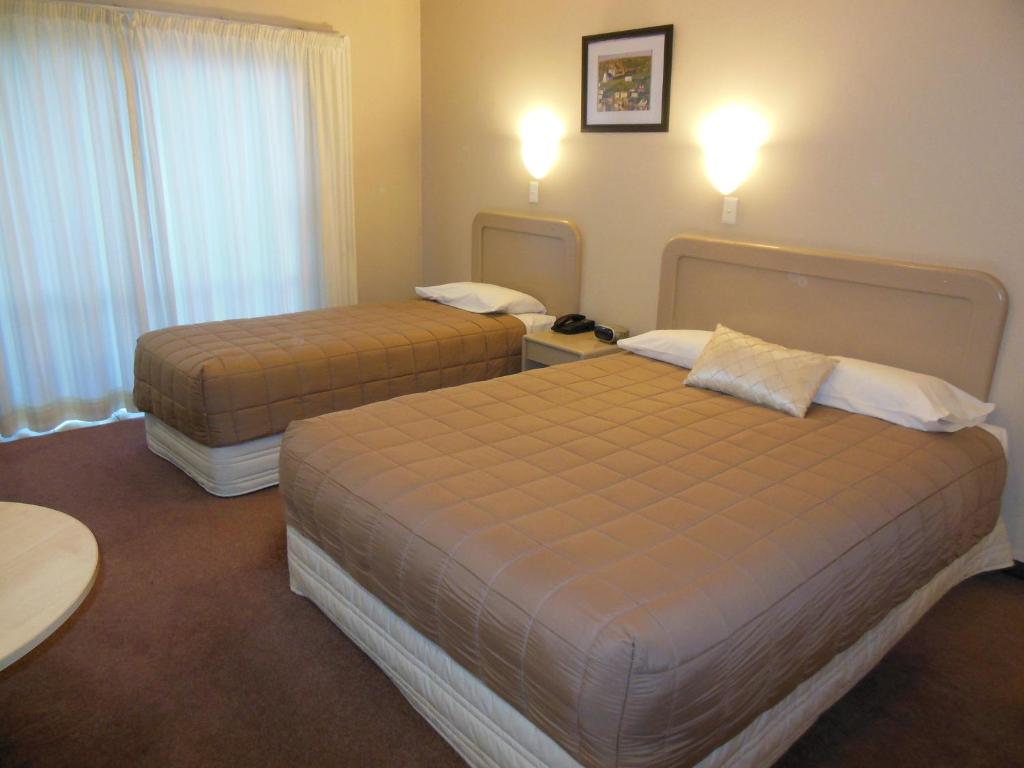 
 Standard Twin Studio
