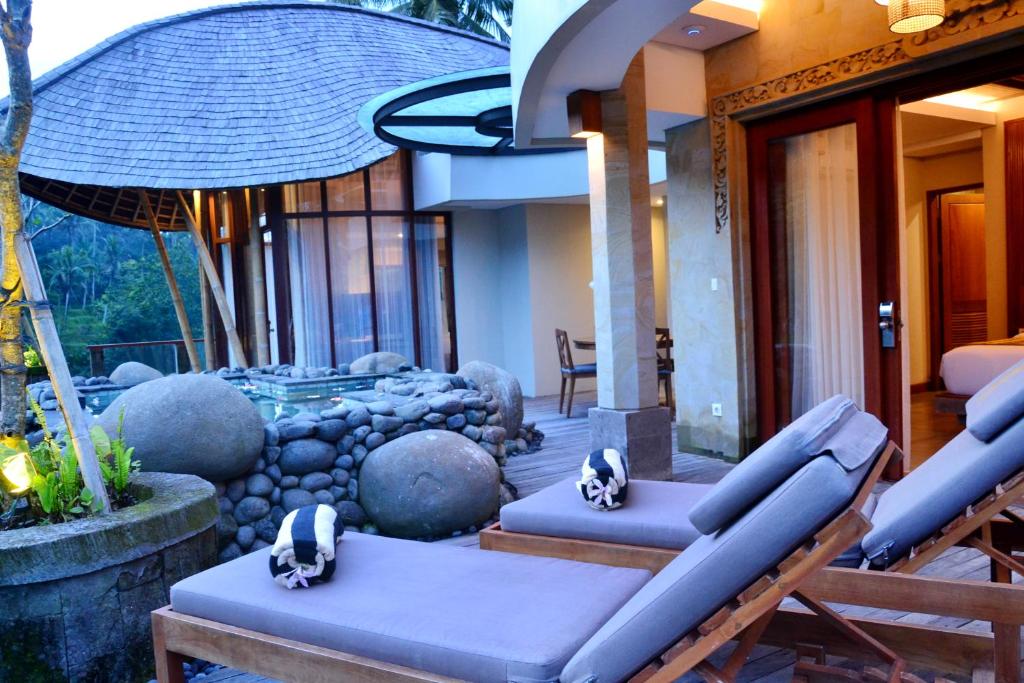 Posezení v ubytování Kenran Resort Ubud By Soscomma