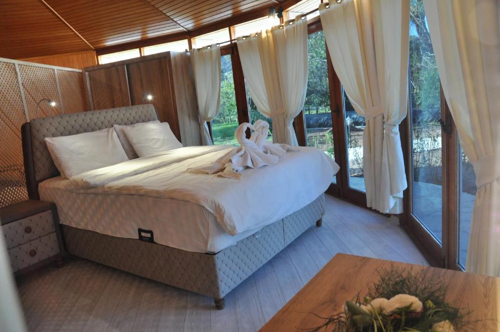 Postel nebo postele na pokoji v ubytování Arcadia Hotel