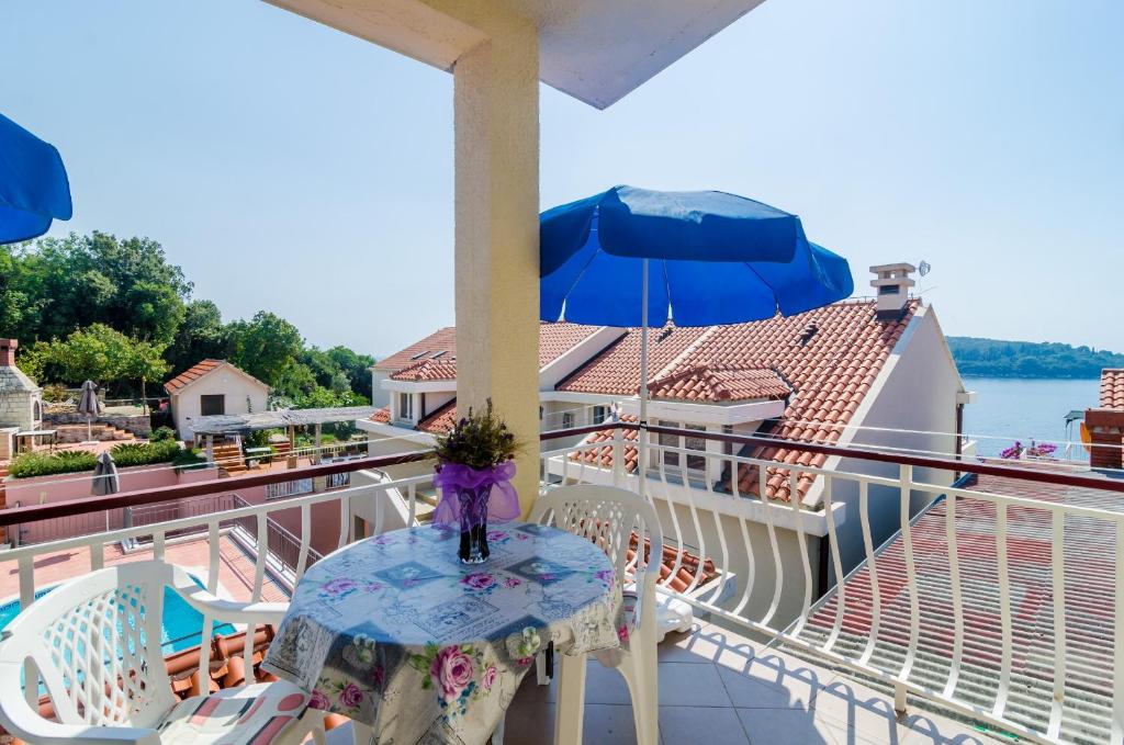 Apartments Rašica Molunat - Studio Met Uitzicht Op Terras En Zee