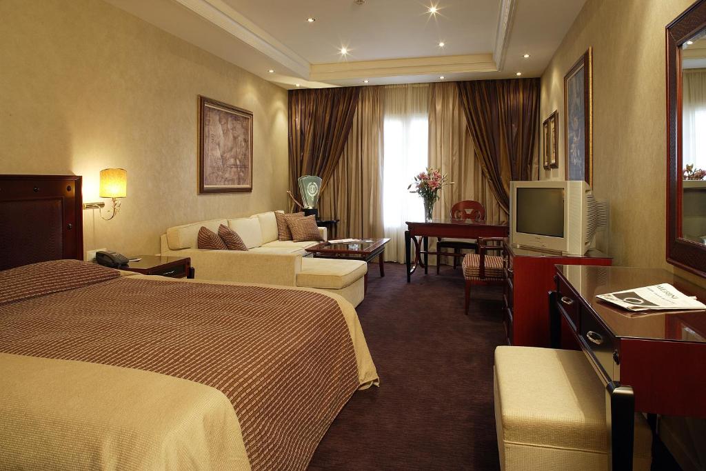 
Deluxe Suite with Access to Indoor Swimming Pool & Spa
